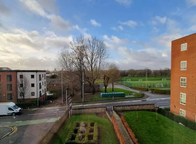 Apartment 20 Min Walk From Manchester City Centre